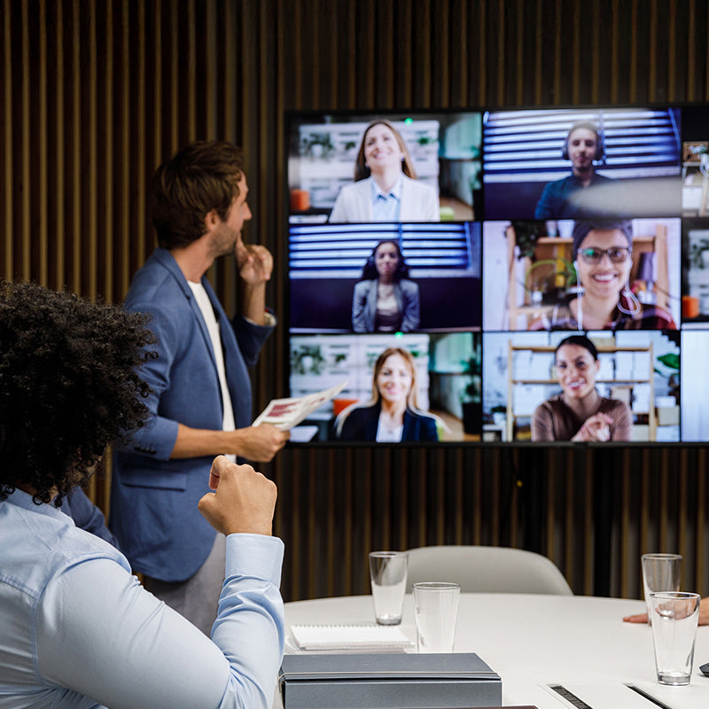 Estudio AV Nacional 2026: del meeting point al puesto conectado - El 78% de las salas funcionan de forma fragmentada, pero el 82% de las empresas ya considera el audiovisual clave para el trabajo híbrido